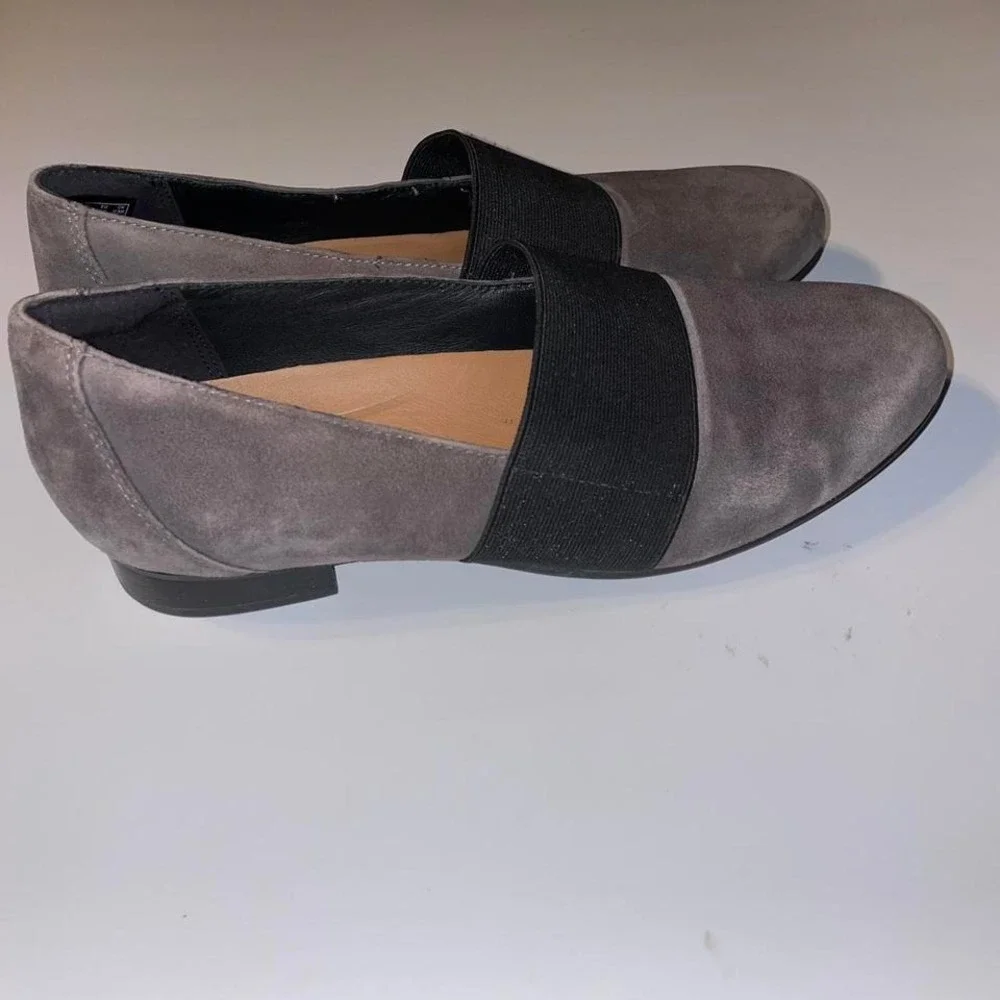 Clarks unstructured size 7.5‎ M suede loafers with a minimalist vibe